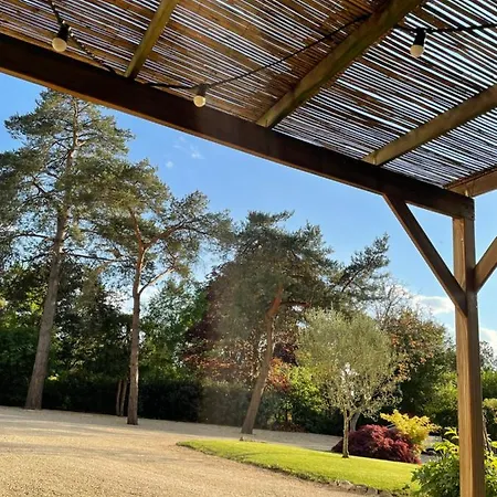 La Bastide De לינה וארוחת בוקר ברביזון